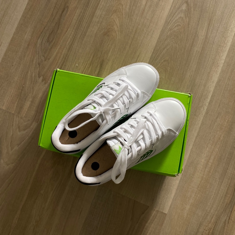 Cariuma Salvas White Sneakers